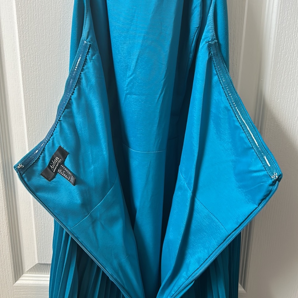 Formal dress - Picture 6 of 9